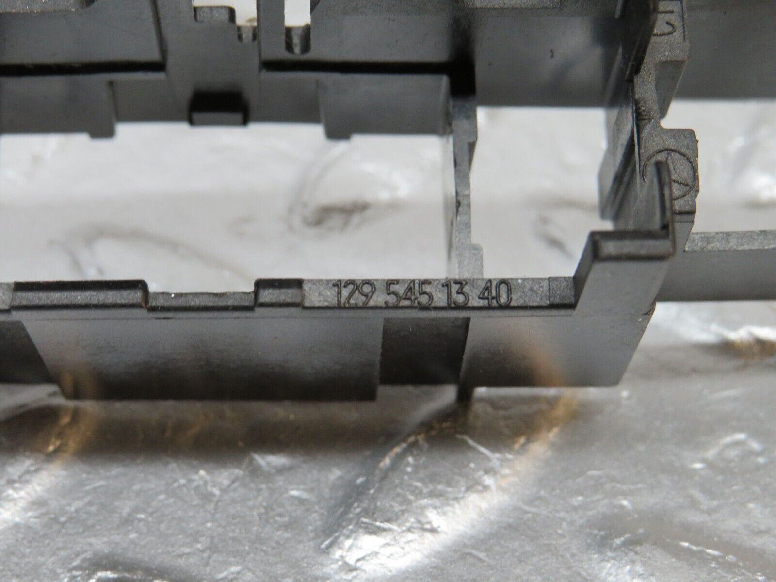 39749 Mercedes-Benz R129 320SL Coupe Connector Holder 1295451340