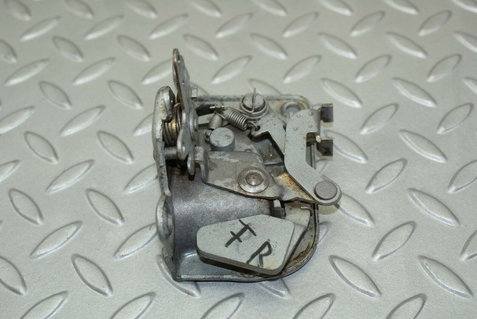 3122 Mercedes-Benz W115 220D Front Right Door Lock Mechanism