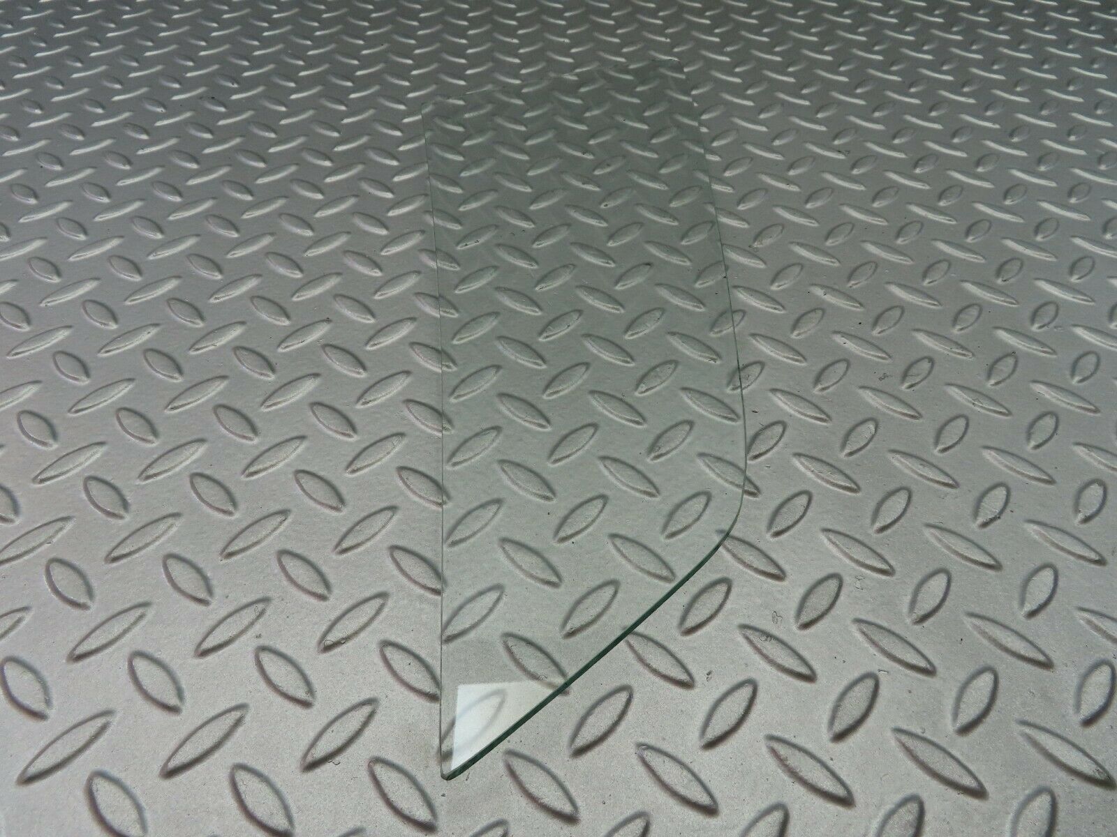 6925 Mercedes-Benz C107 350SLC Coupe Rear Left Inner Quarter Window Glass