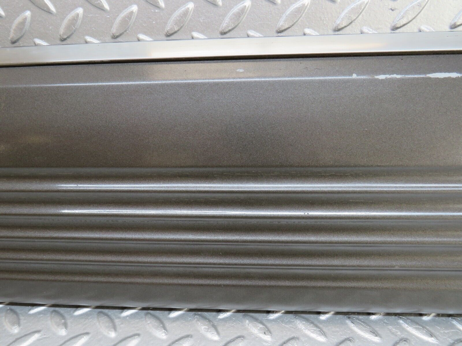 34267 Mercedes-Benz C126 380SEC Coupe Left Door Lower Moulding Trim 1266901140