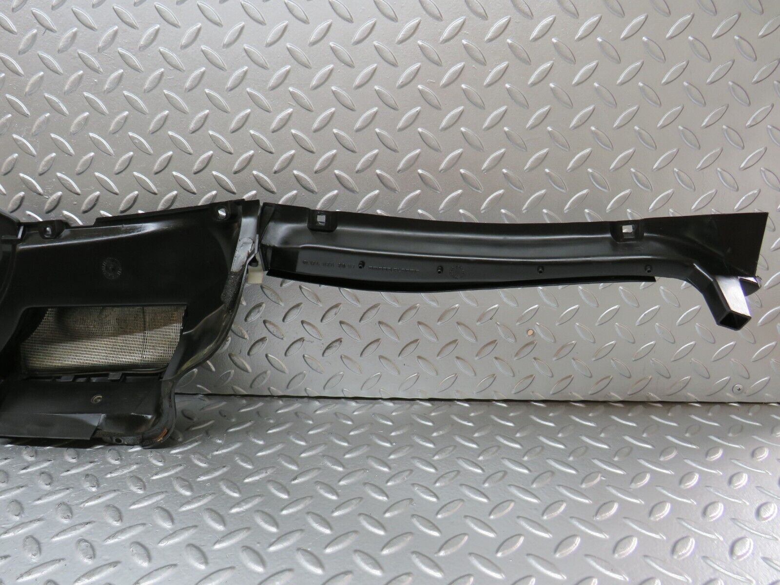 26627 Mercedes-Benz C124 220CE Water Drain 1246201767 1246202667 1246283707