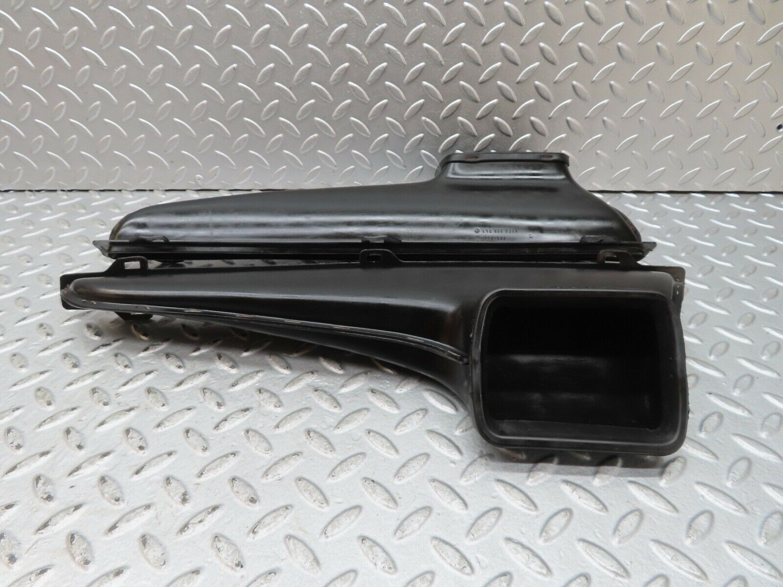 17619 Mercedes-Benz W116 450SEL Dashboard Air Vent Duct Pair 1168300319