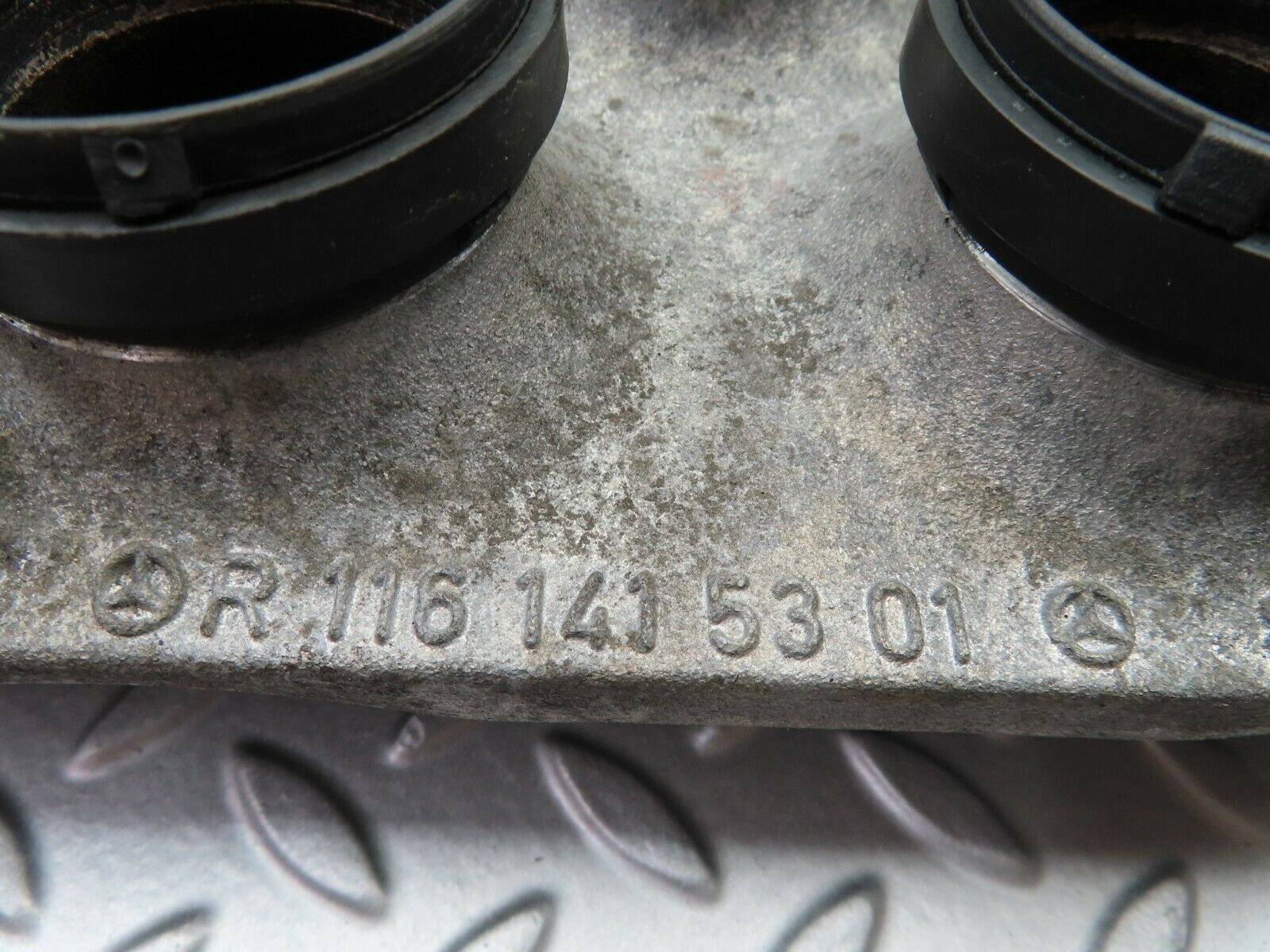 6418 Mercedes-Benz W126 380SE Lower Intake Manifold & Throttle Body 1161415301