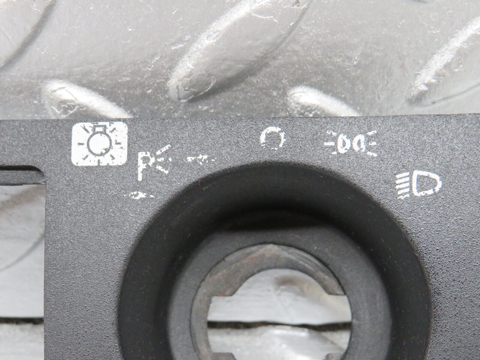 34351 Mercedes-Benz C126 380SEC Headlight Switch Cover Trim Surround 126689018