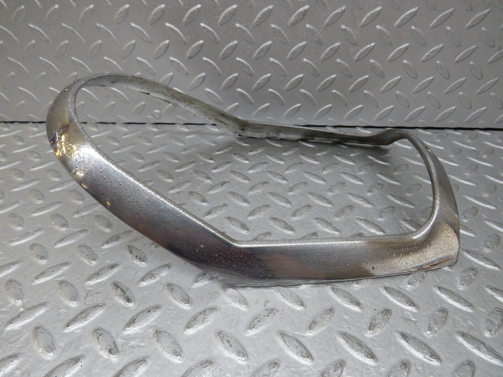 35753 Mercedes-Benz W108 Headlight Chrome Frame