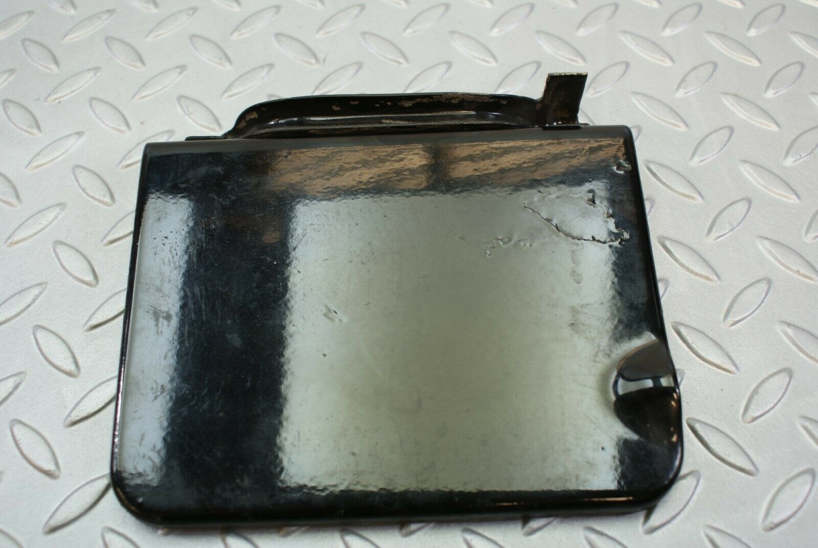 3127 Mercedes-Benz W115 220D Fuel Tank Flap Cap 1145840139