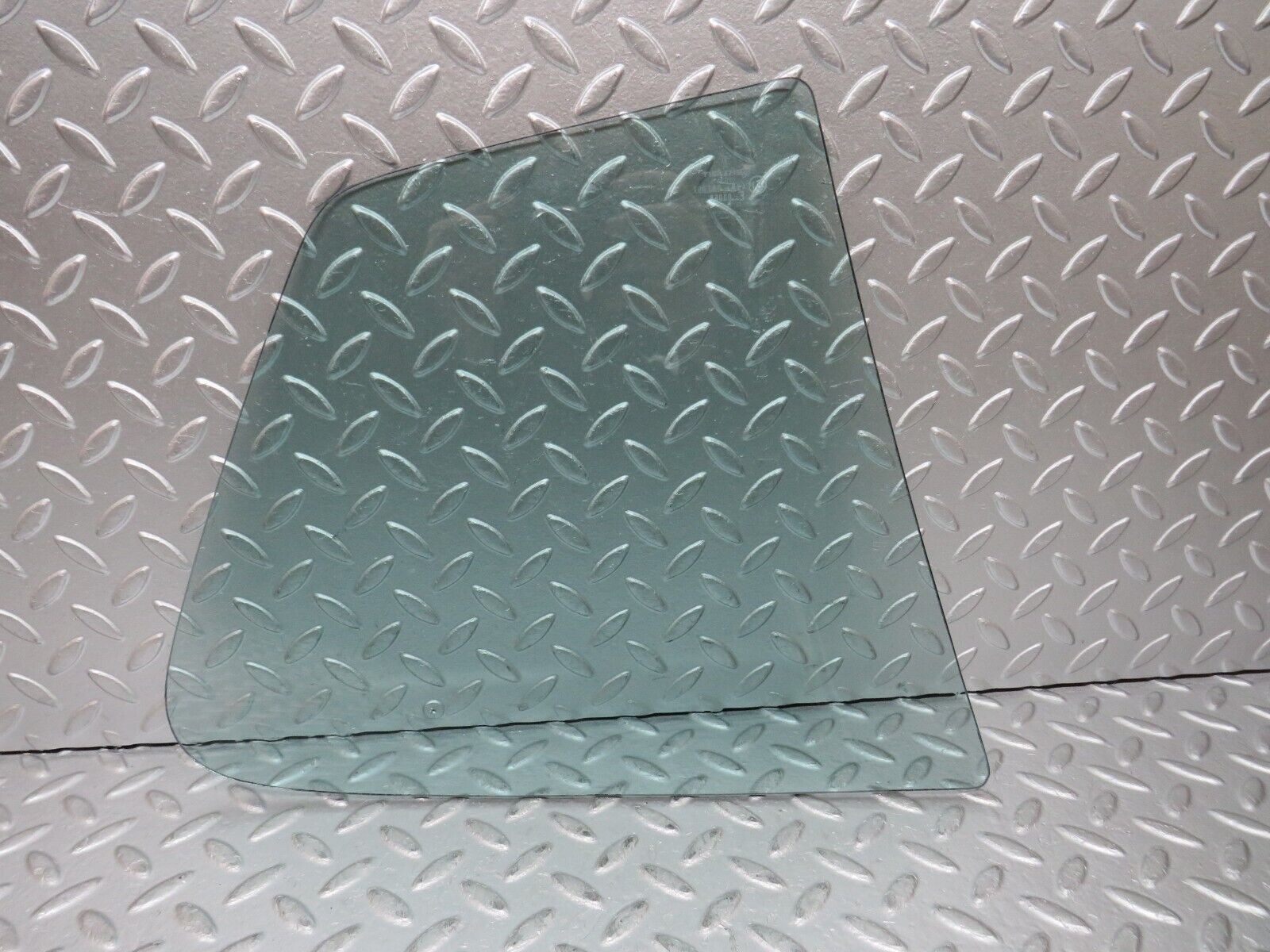 30082 Porsche 924 Rear Left Window Glass