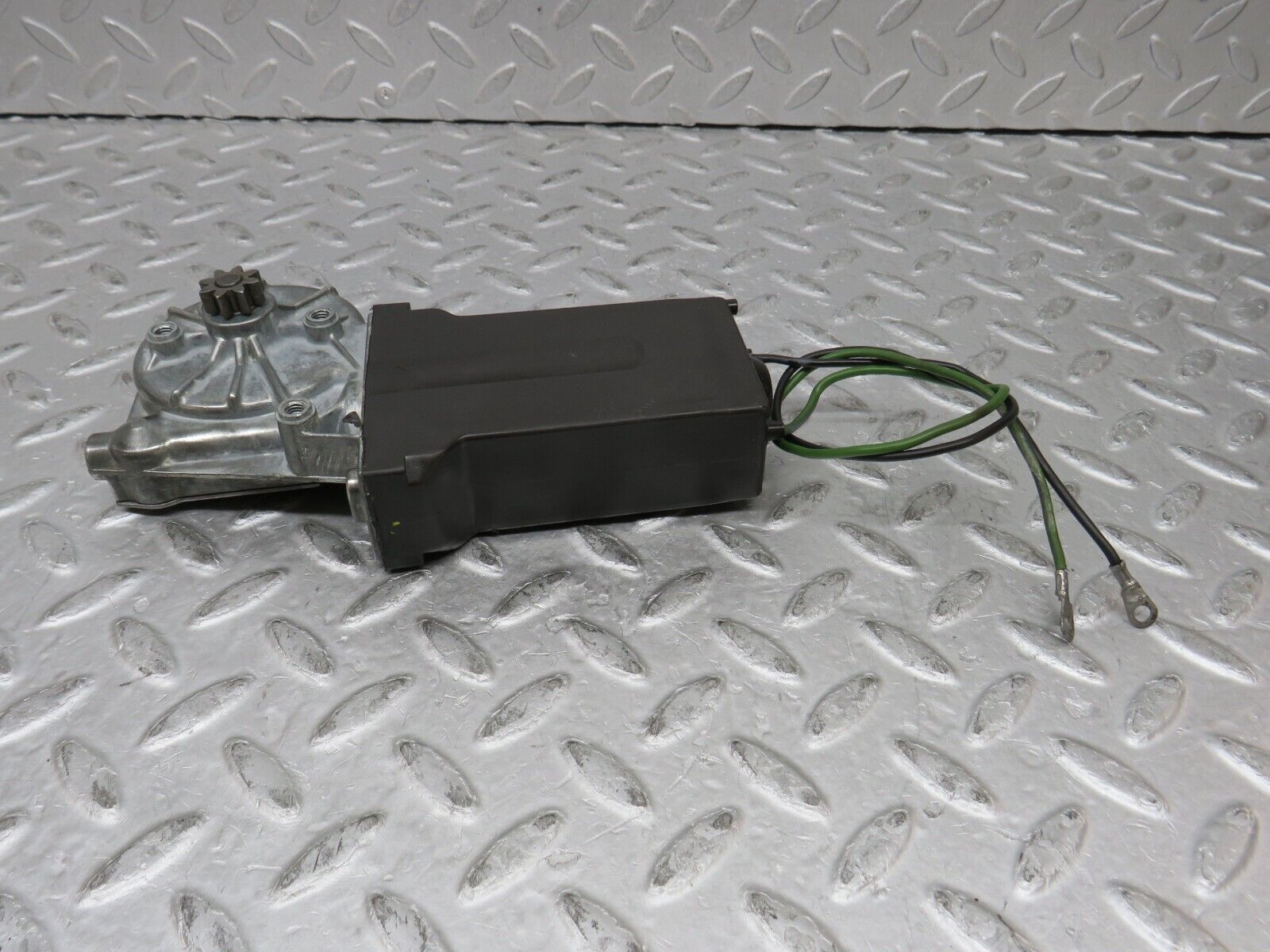 37419 Mercedes-Benz W109 300SEL Rear Right Window Regulator Motor Bosch 0132001102