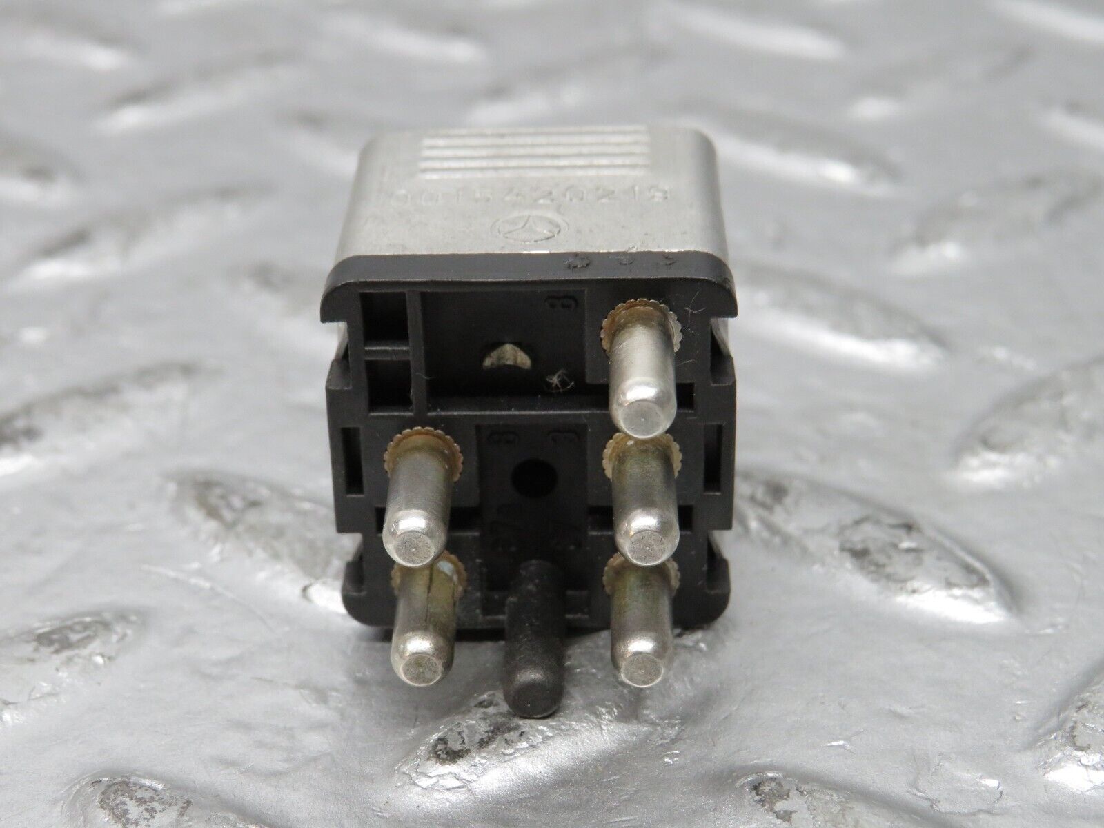 32055 Mercedes-Benz W123 230E Multi Purpose Relay 0015420219