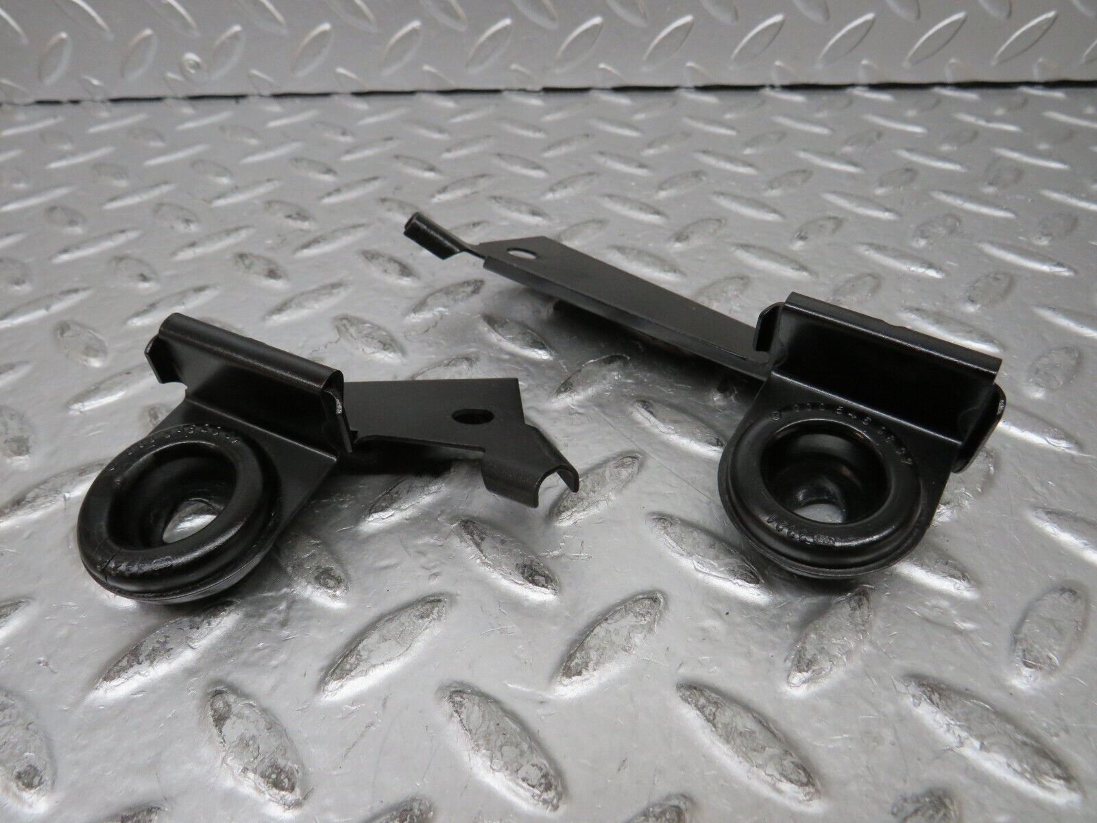 26995 Mercedes-Benz W123 240D Wire Cable Bracket 0005460837