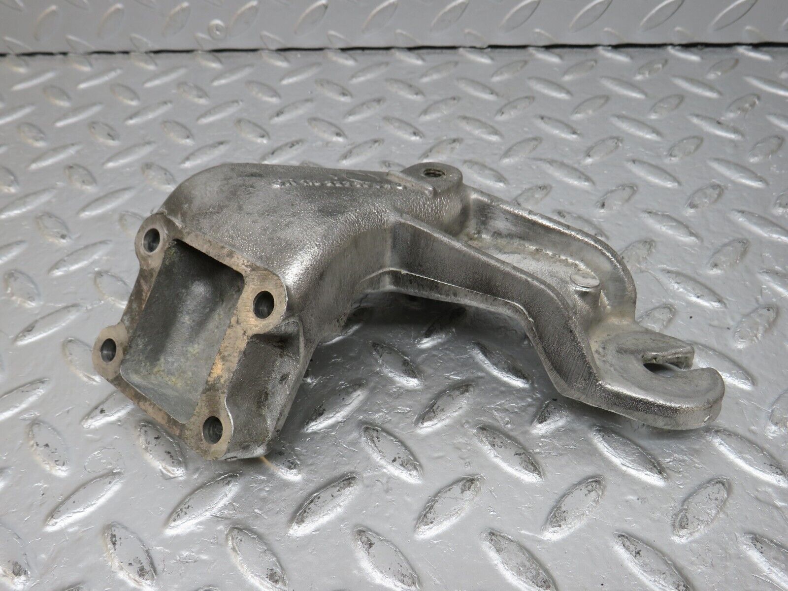 34507 Mercedes-Benz C126 380SEC Engine Mount Bracket Left Side 1162235004