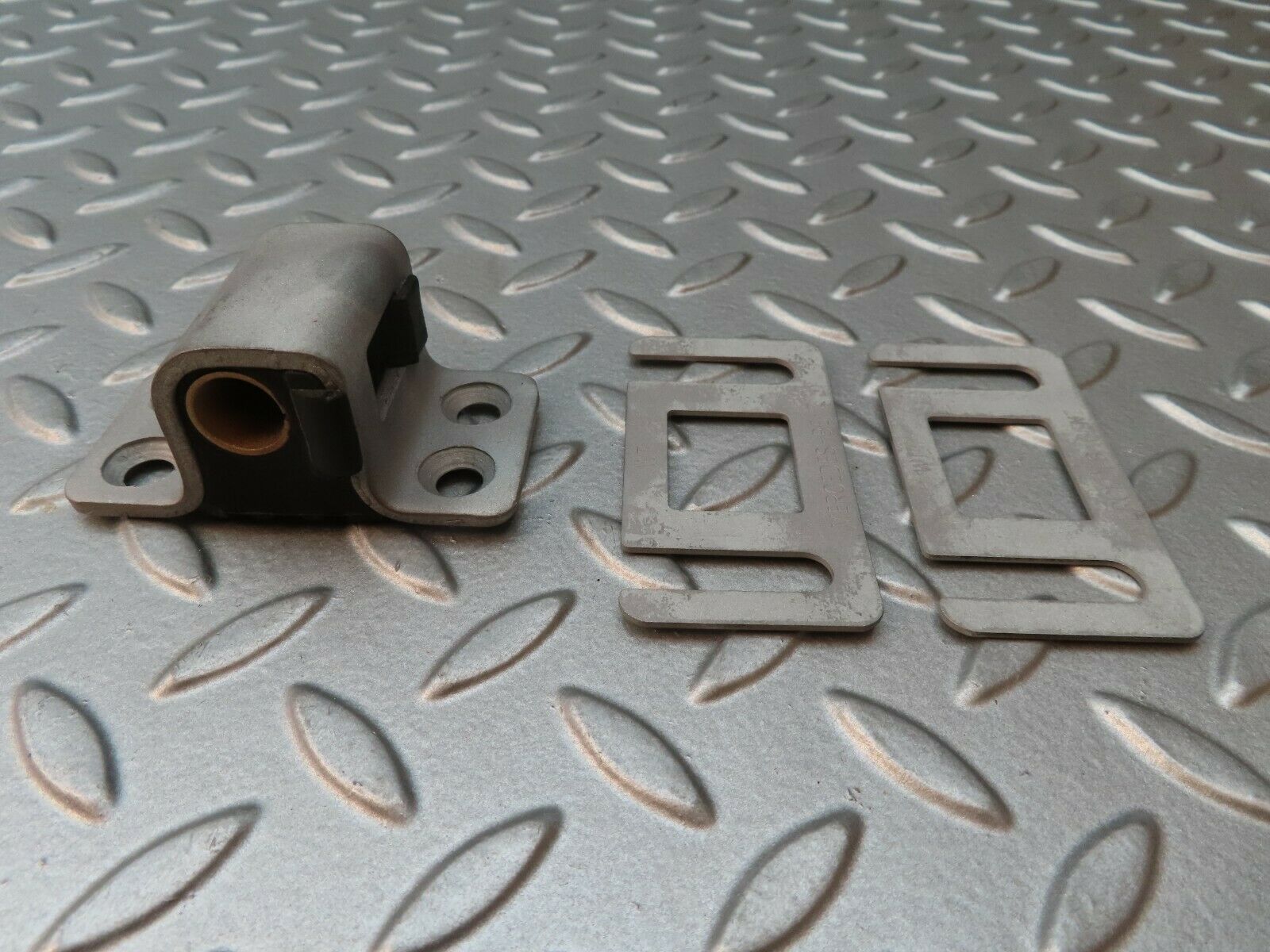 4222 Mercedes-Benz V123 240D LWB Door Lock Latch Right Side