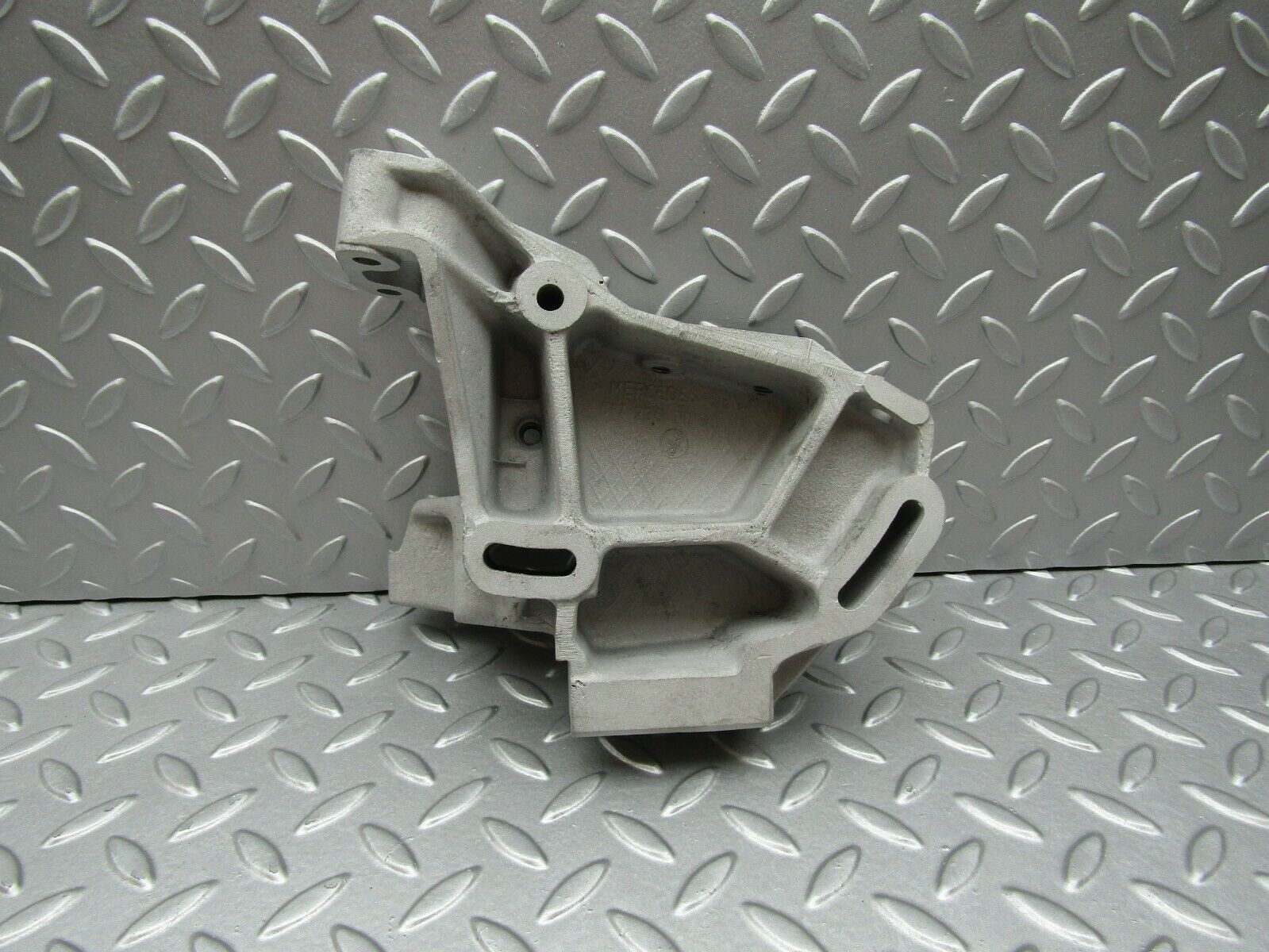 3347 Mercedes-Benz V123 240D LWB Power Steering Pump Bracket 6172360030