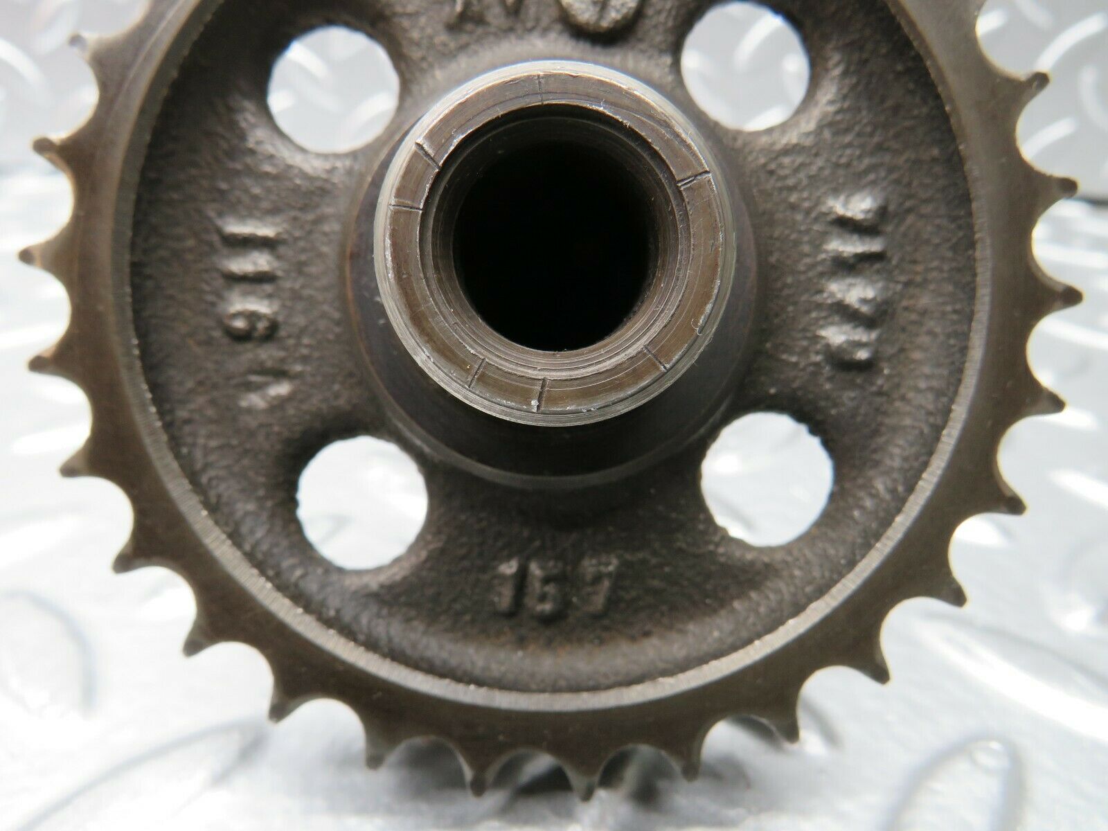 22815 Mercedes-Benz C107 450SLC Camshaft Intermediate Timing Gear 1161570414