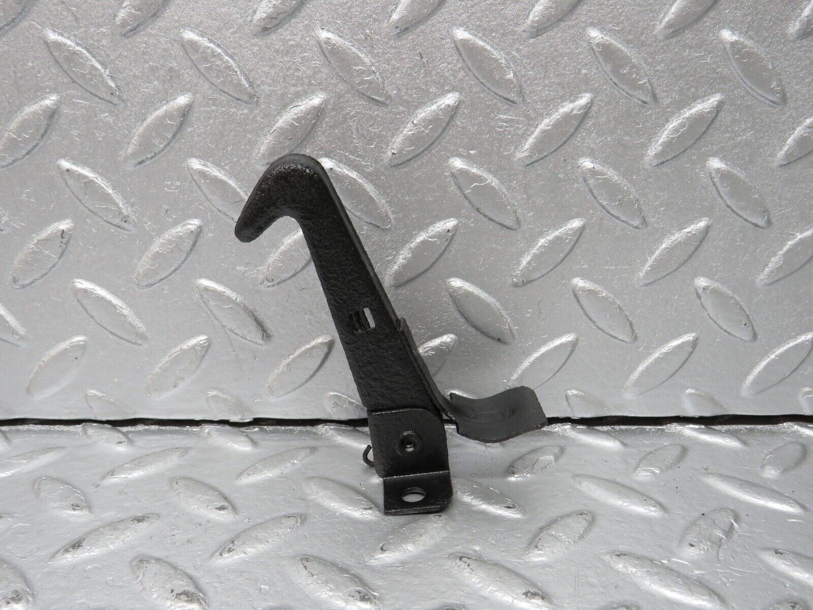 40440 Mercedes-Benz W110 230 Bonnet Safety Latch