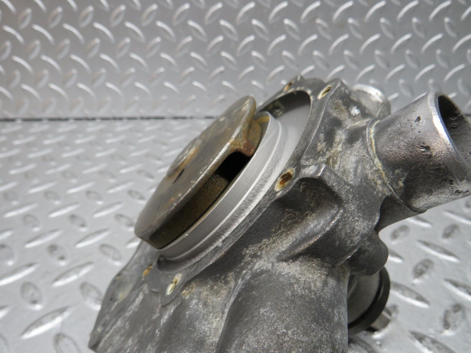 28697 Mercedes-Benz W123 230E Water Pump 1022011001