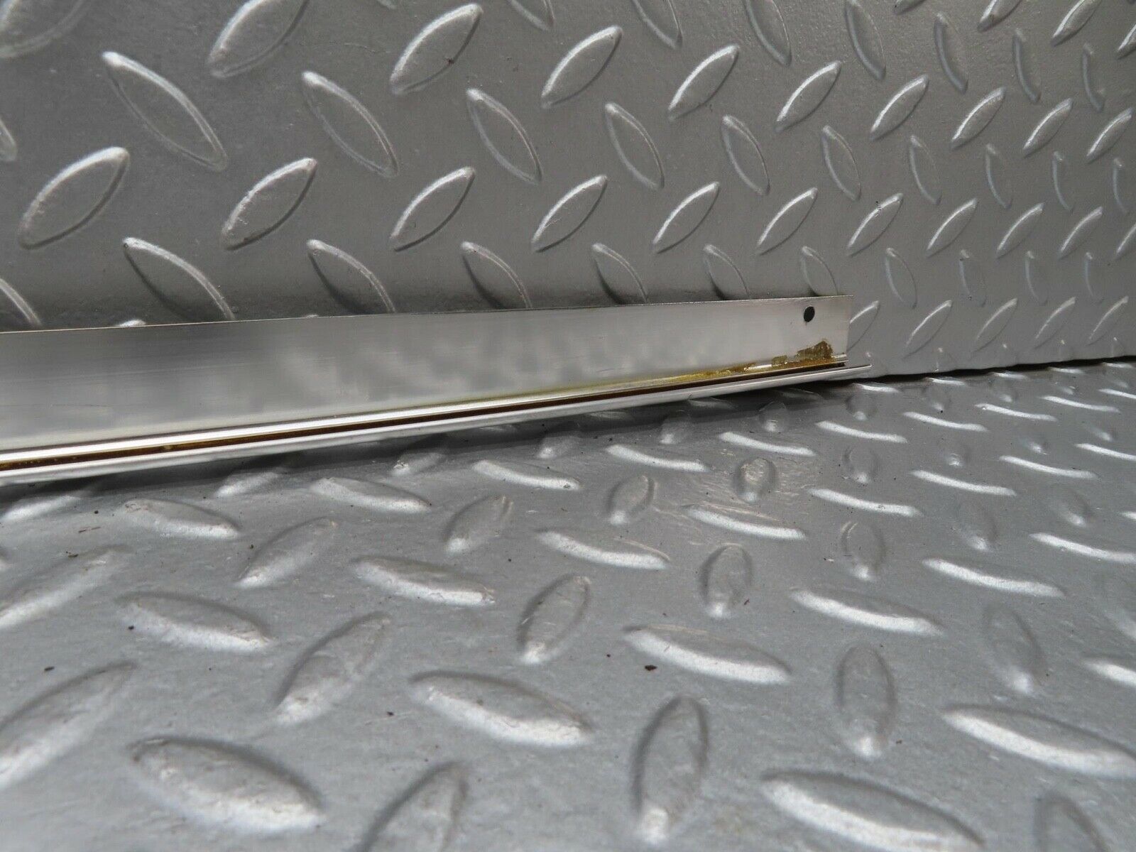 14320 Mercedes-Benz W116 350SE Roof Chrome Moulding Trim Left Side