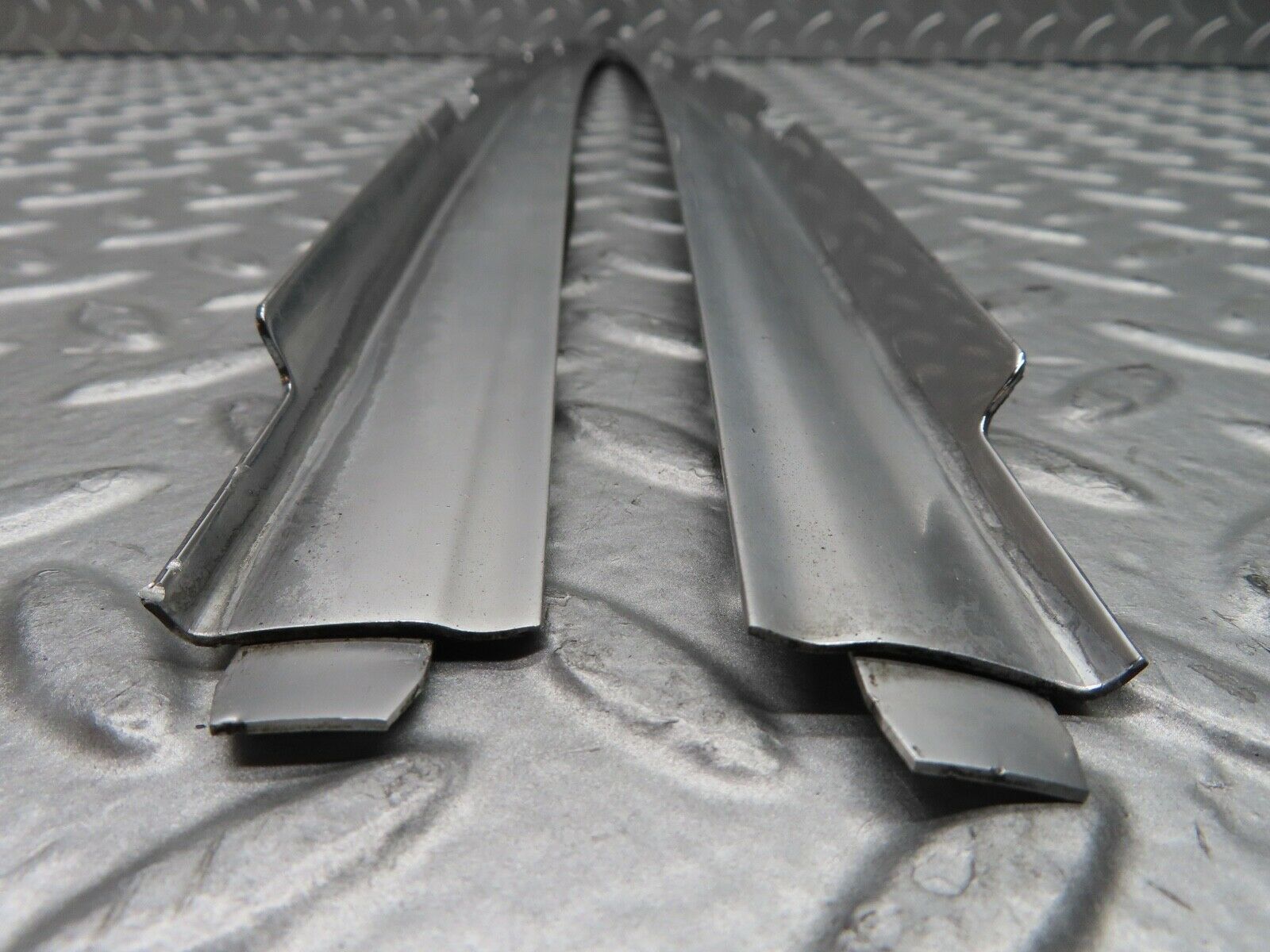 21686 Mercedes-Benz W126 300SE A Pillar Chrome Moulding Trim Pair