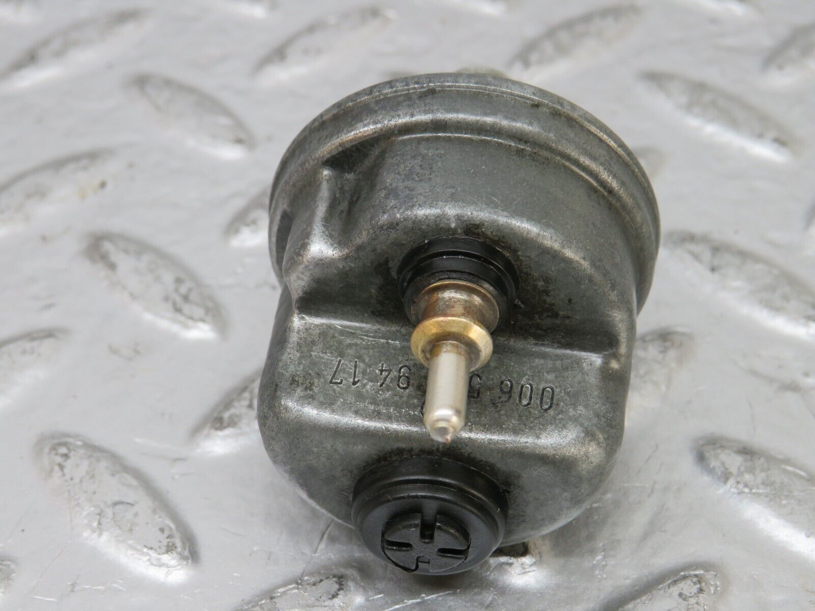 25780 Mercedes-Benz W124 280E Oil Pressure Sensor 0065429417