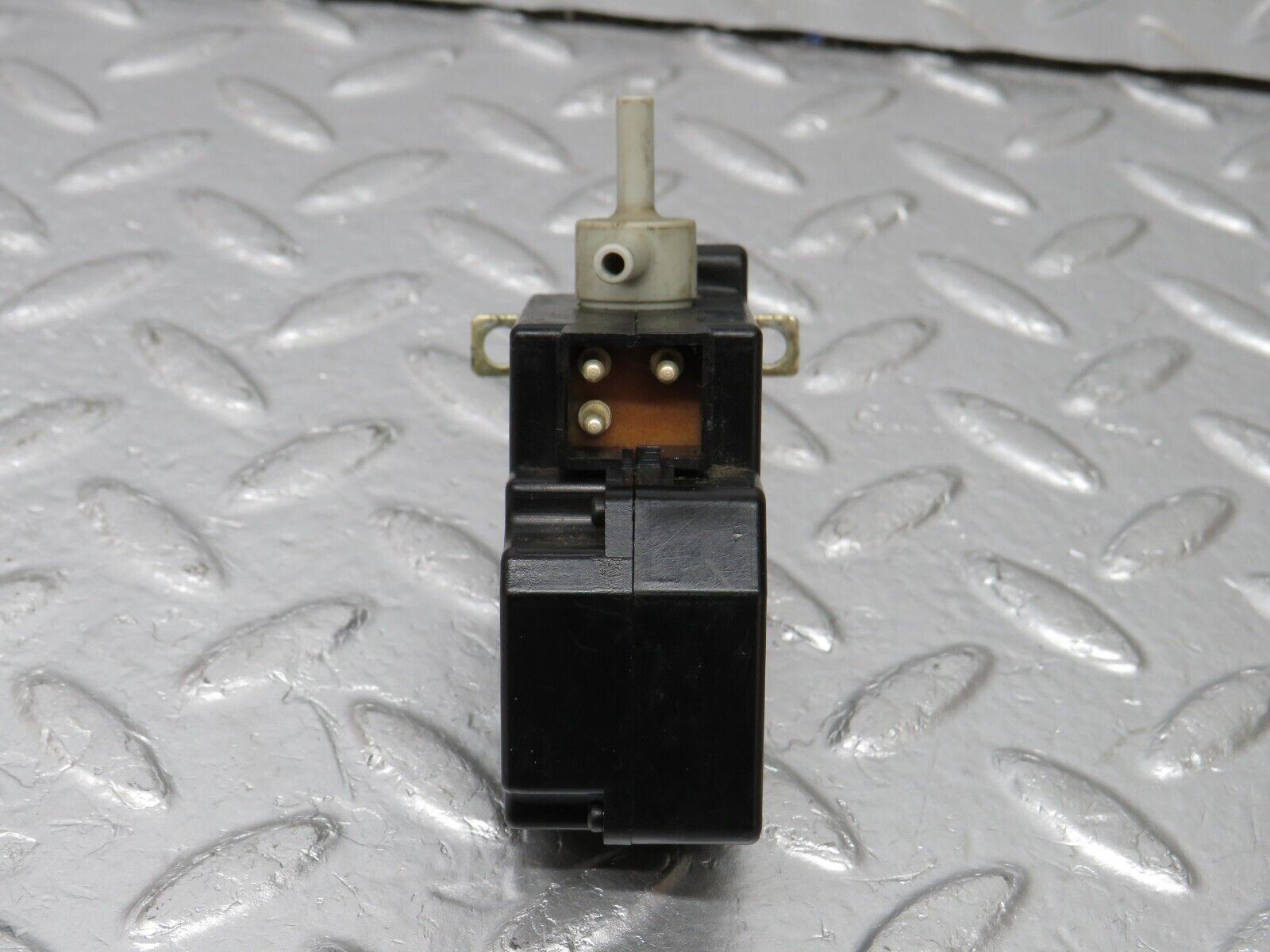 34076 Mercedes-Benz W124 260E Vacuum Valve