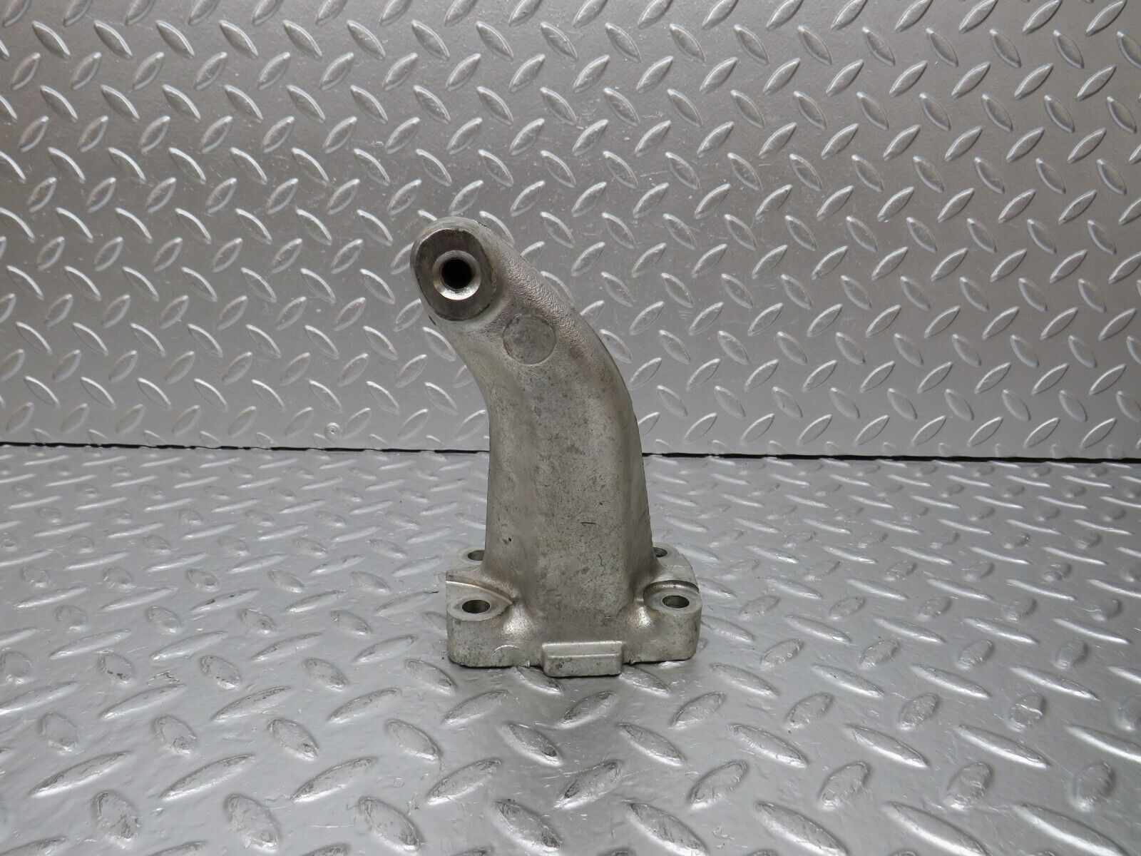 31046 Mercedes-Benz W123 200D Engine Mount Bracket Left Side 6152231304