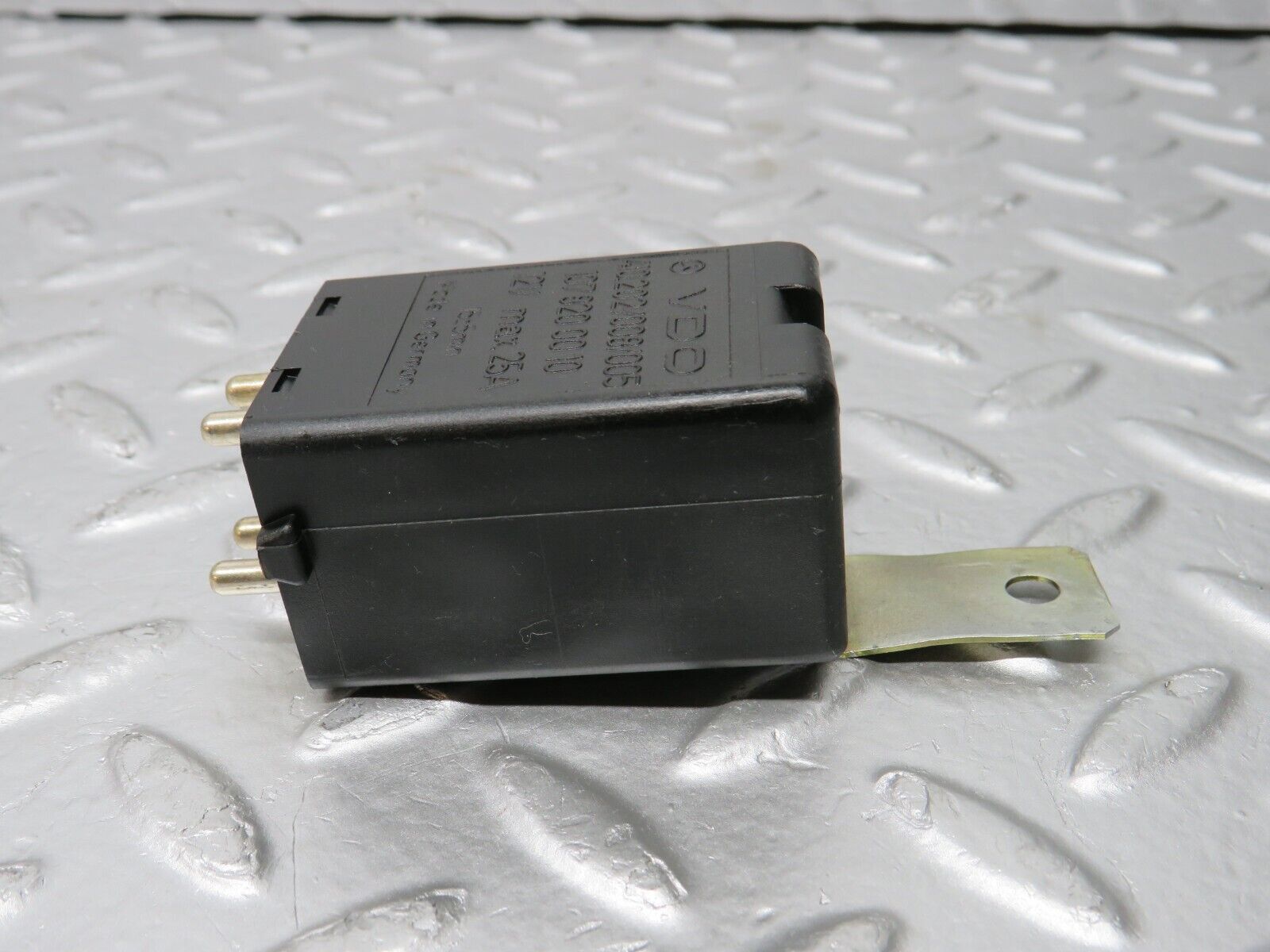 32011 Mercedes-Benz W123 230E Rear Heated Window Relay 1078200010