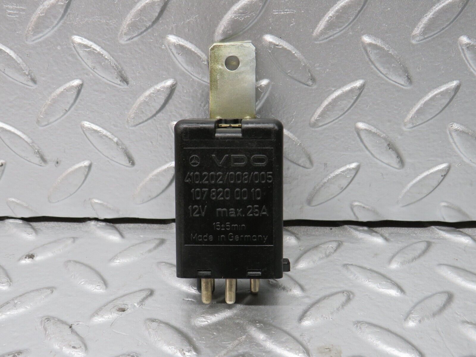 32011 Mercedes-Benz W123 230E Rear Heated Window Relay 1078200010