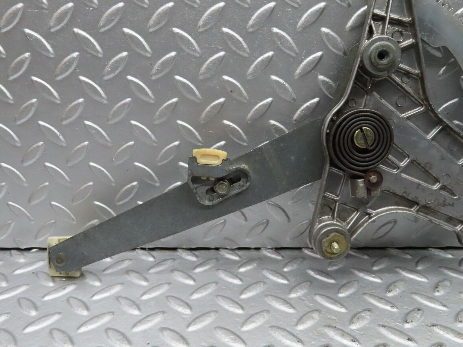 21437 Mercedes-Benz W126 300SE Rear Left Door Window Regulator 1267350111