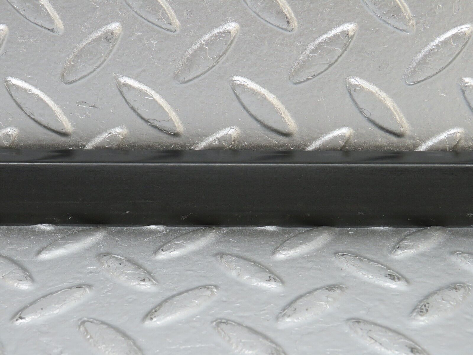 33845 Mercedes-Benz W201 190E 2.0L Front Left Door Centre Moulding Trim