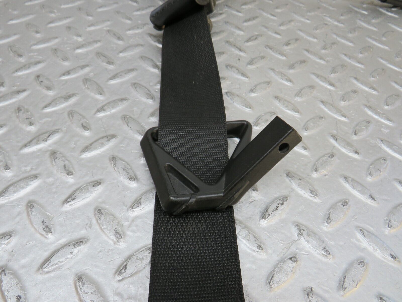 37164 Mercedes-Benz C126 420SEC Coupe Front Left Seat Belt No Buckle 1268606886