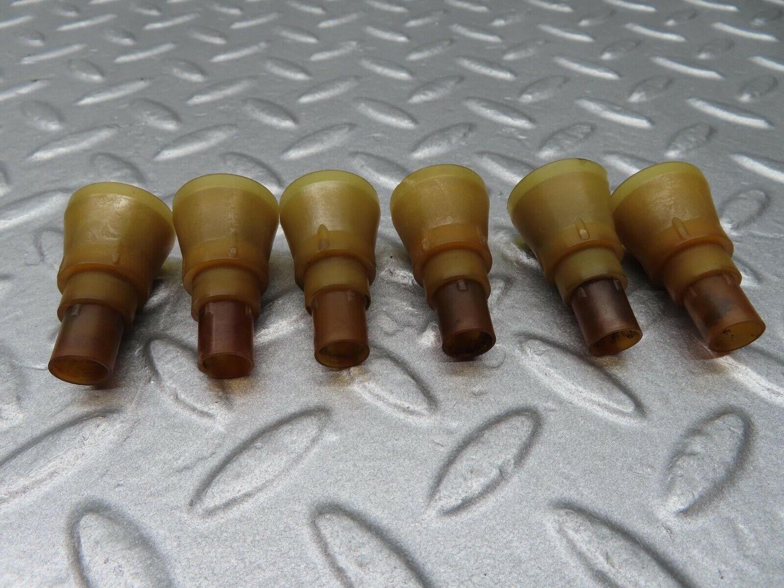 14050 Mercedes-Benz C107 280SLC Fuel Injector Holder Plastic