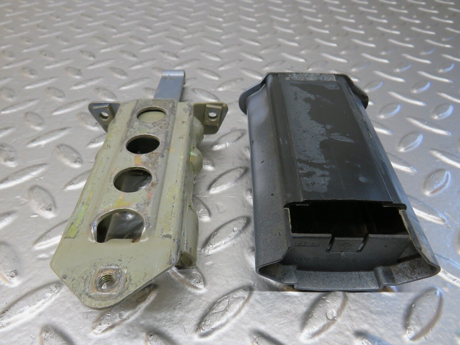 25281 Mercedes-Benz W201 190D Rear Door Safety Check Strap