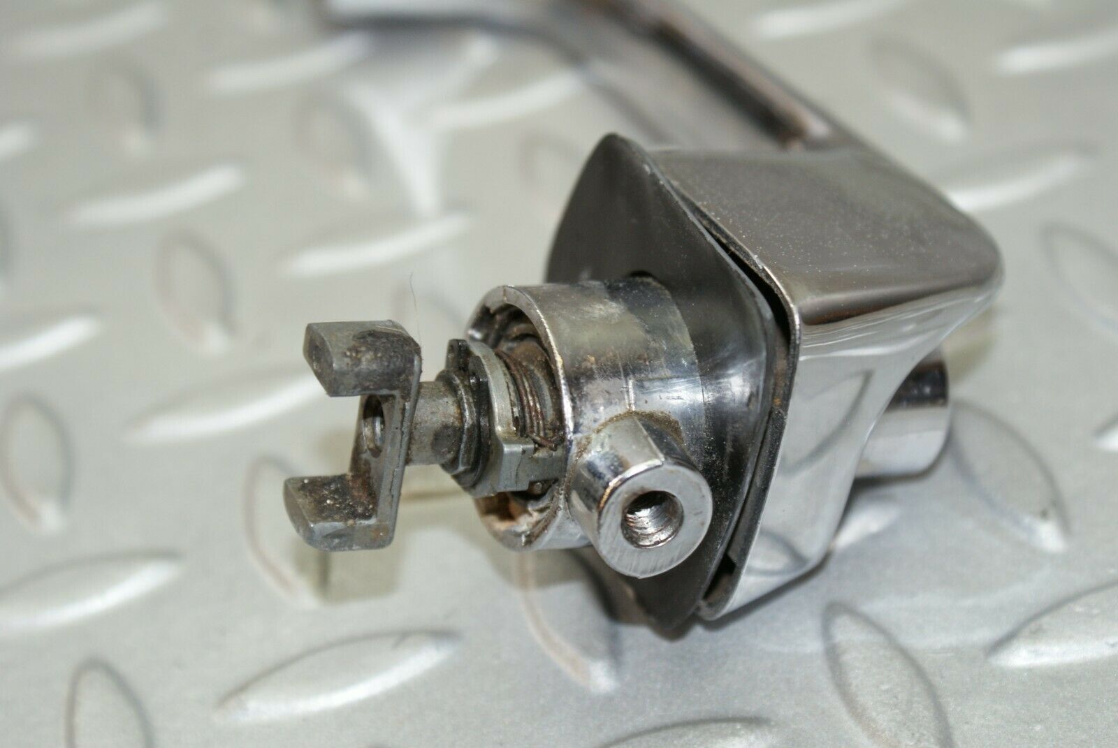 3104 Mercedes-Benz W115 220D Door Handle Front Right 1157660201