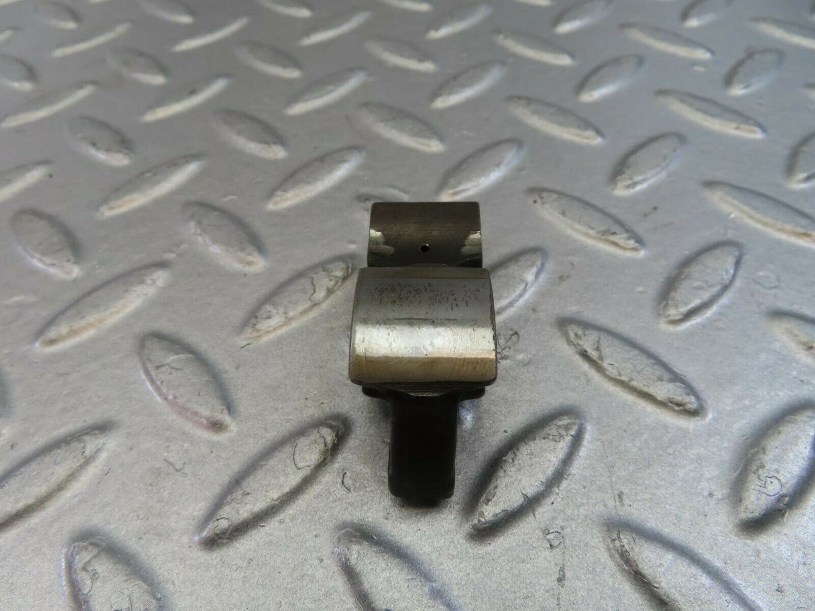 9865 Mercedes-Benz C123 280CE Coupe Valve Rocker Arm With Retaining Spring