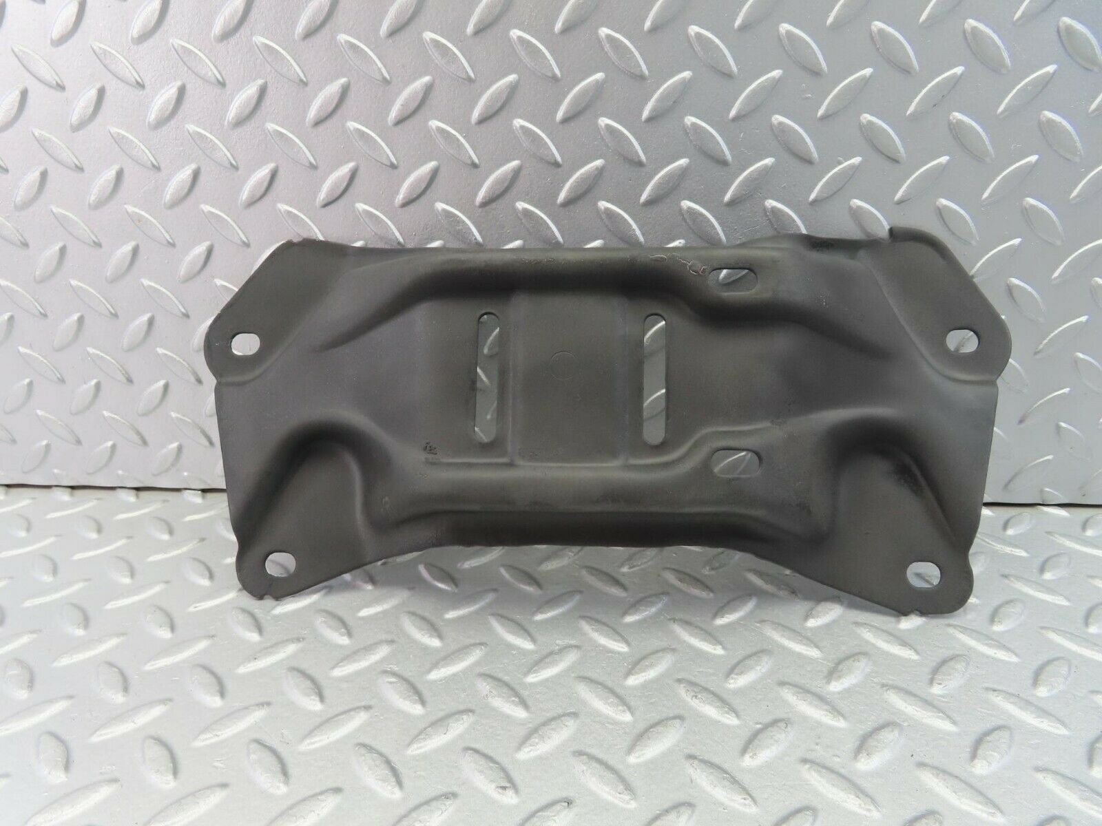 9982 Mercedes-Benz C123 230CE Coupe Gearbox Mount Bracket