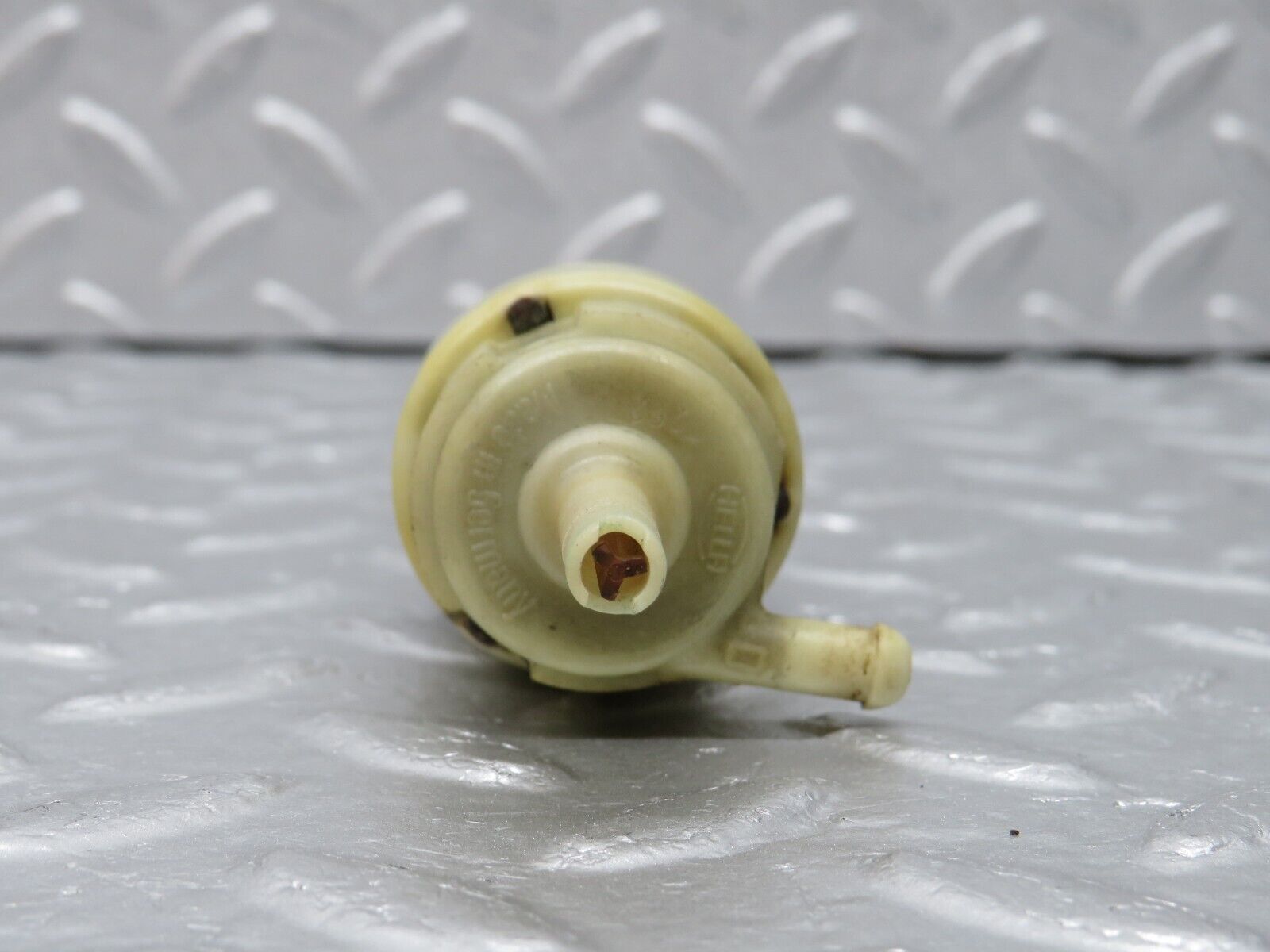 40688 Mercedes-Benz W123 300D Windscreen Washer Pump Hella