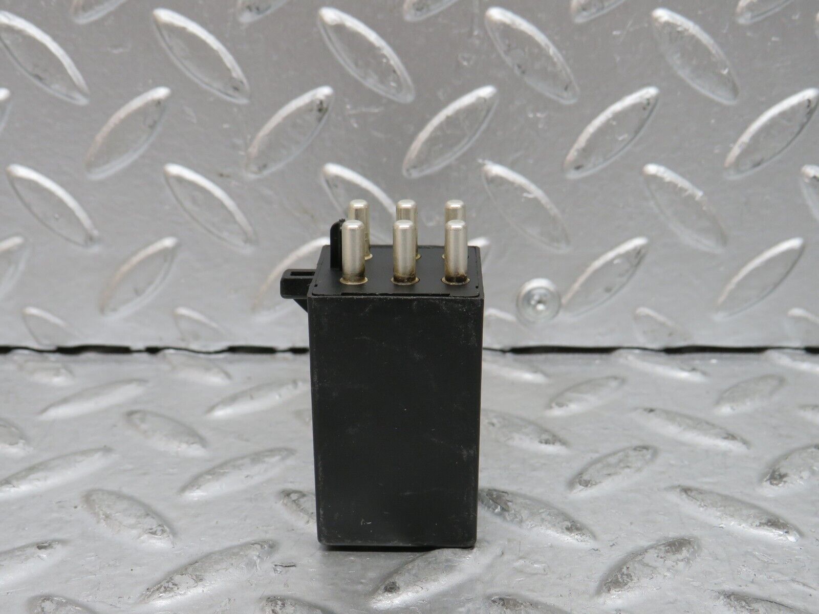 28316 Mercedes-Benz S123 240D Wagon Intermittent Wiper Relay 0008210863