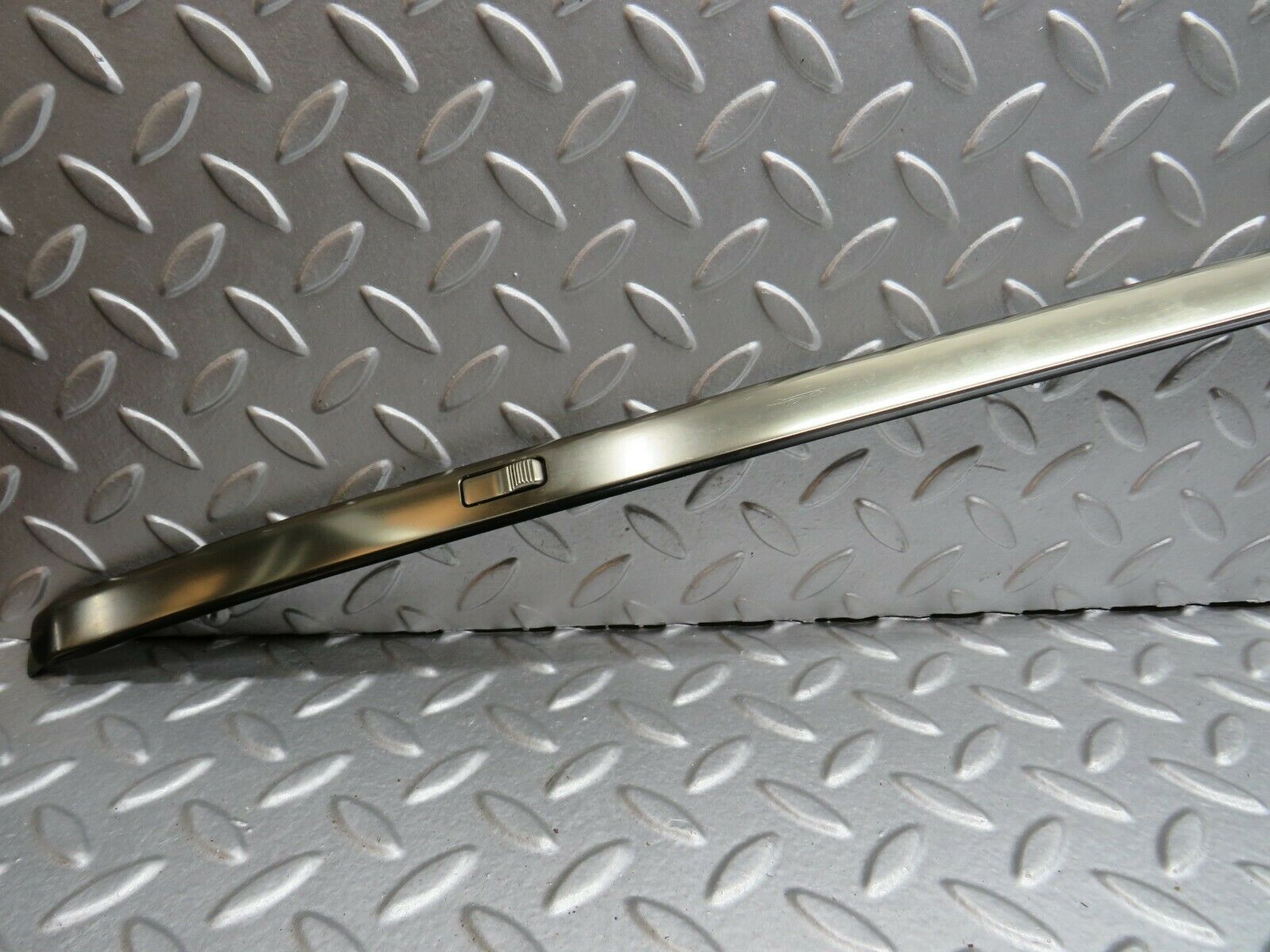 22632 Mercedes-Benz C124 E220 Coupe Roof Chrome Trim Right Side