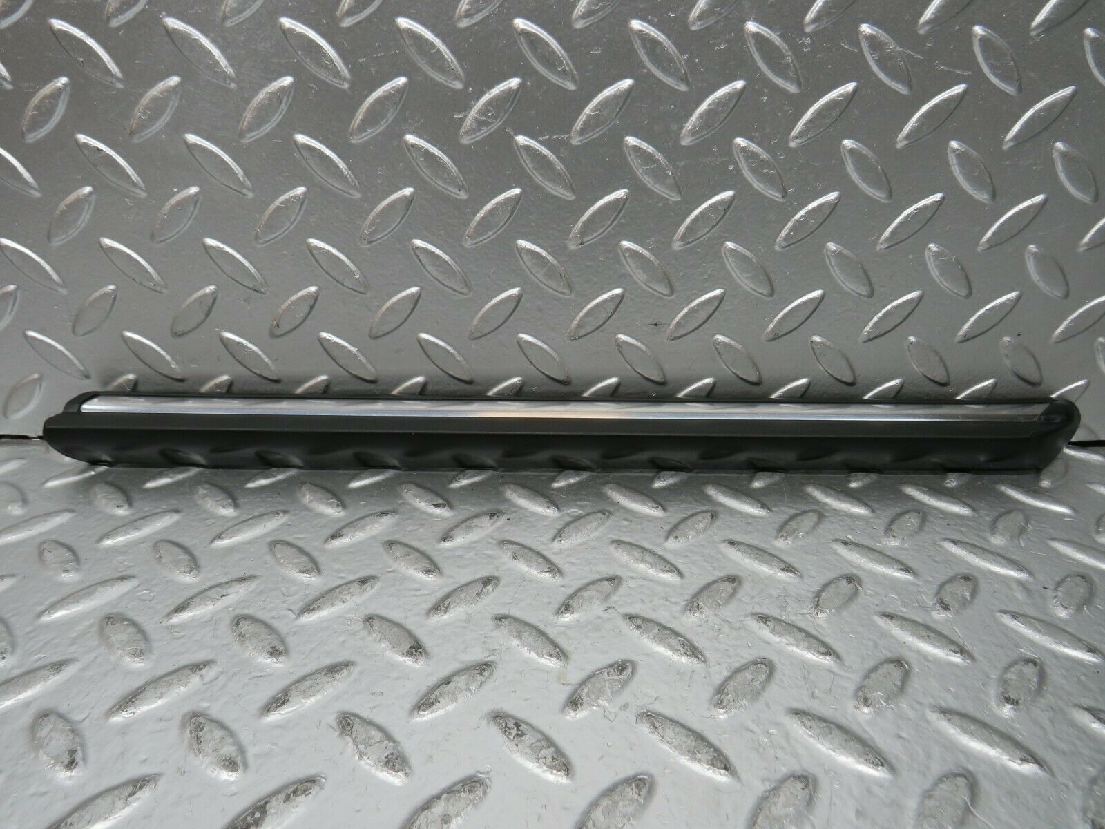 23186 Mercedes-Benz W116 350SE Front Right Fender Wing Centre Moulding Trim