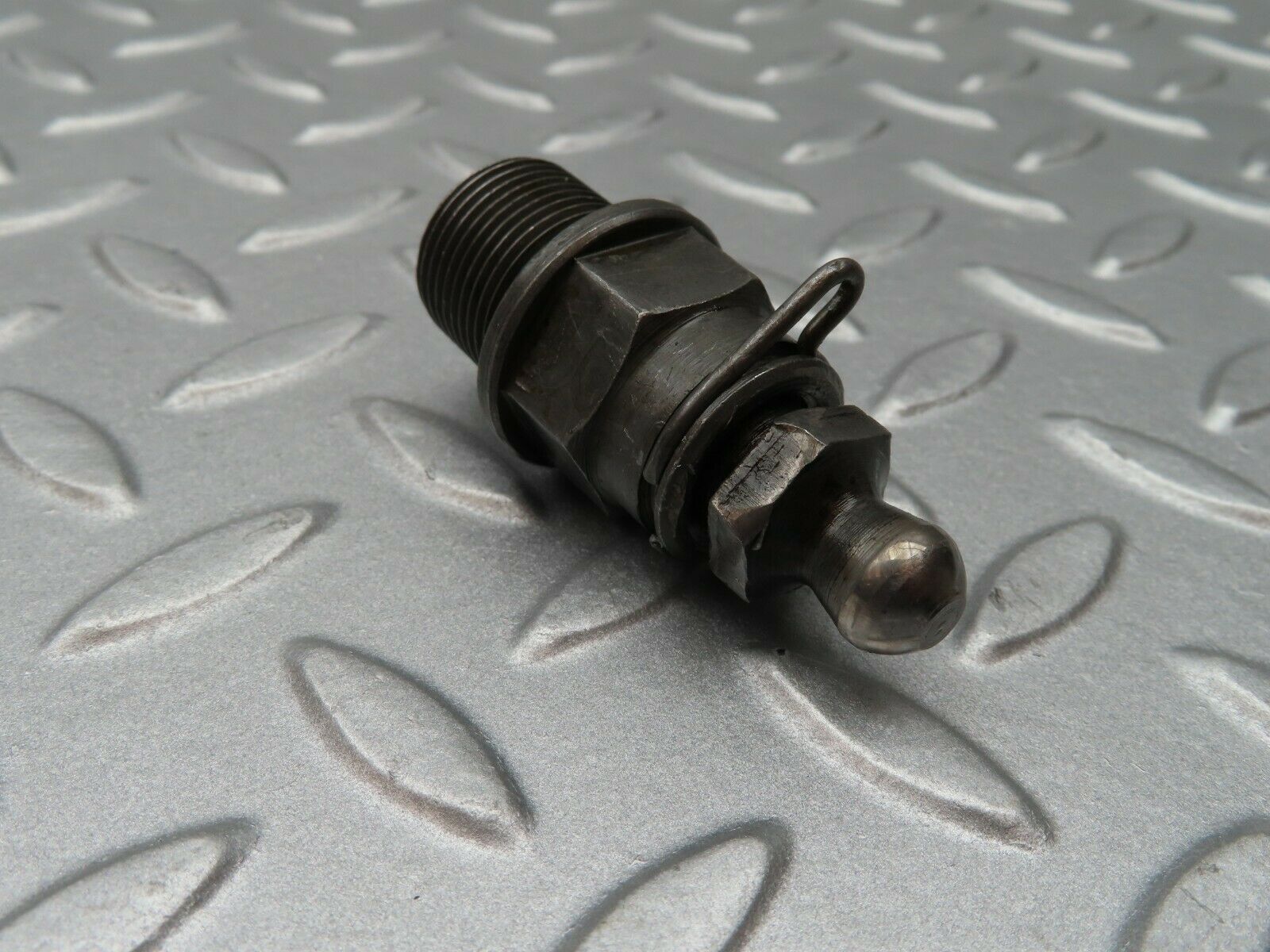 3550 Mercedes-Benz W108 280SE Ball Studs For Rocker Arm Mounting (Timing)