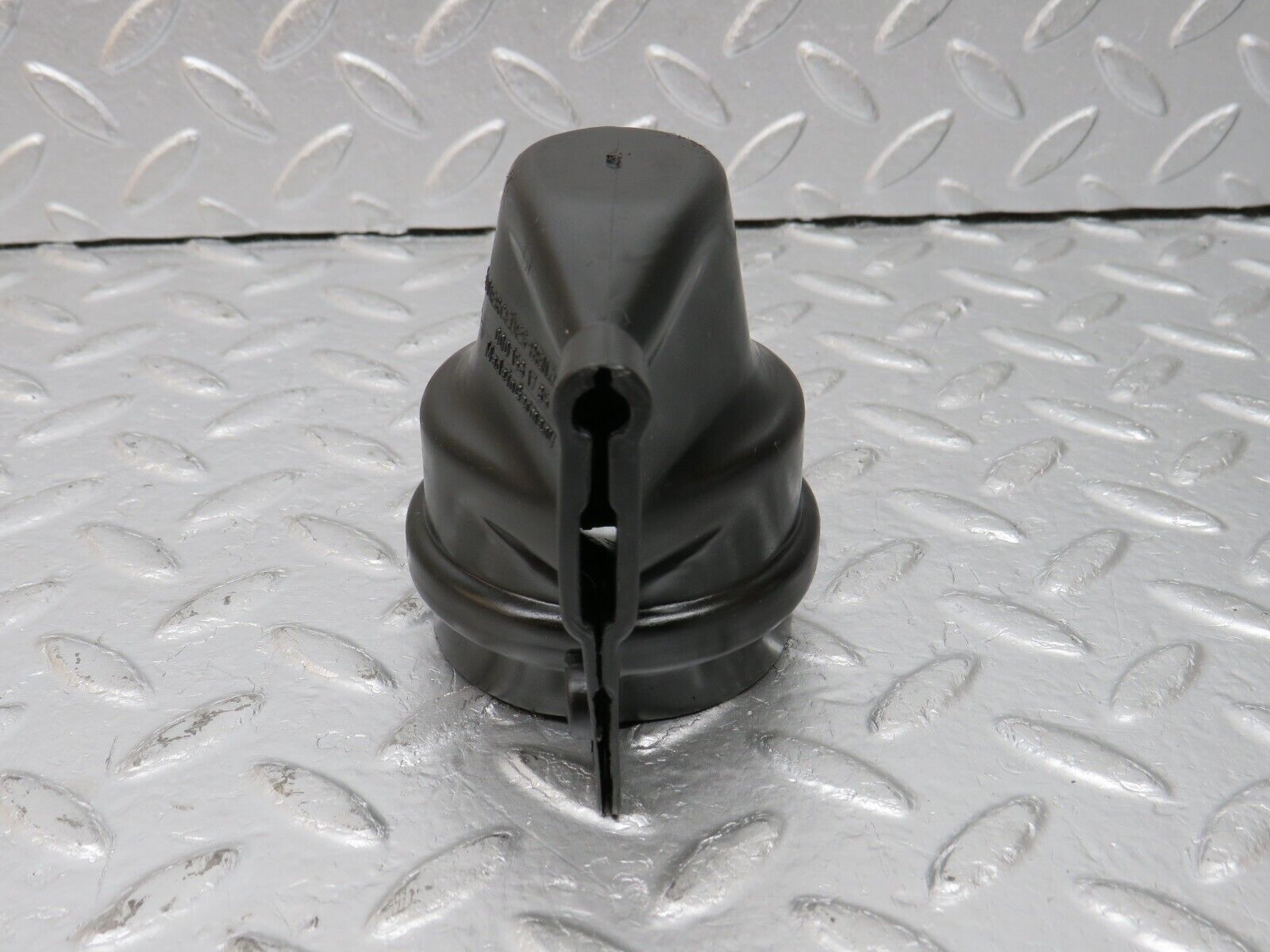 33622 Mercedes-Benz W201 190E 2.0L Ignition Coil Protective Cap 0001581785