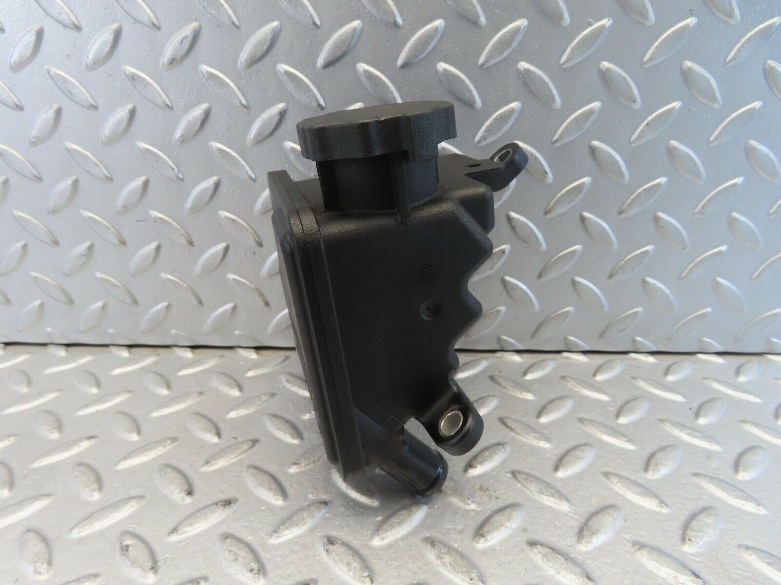 11255 Mercedes-Benz W221 S320 Power Steering Fluid Reservoir 0004602283