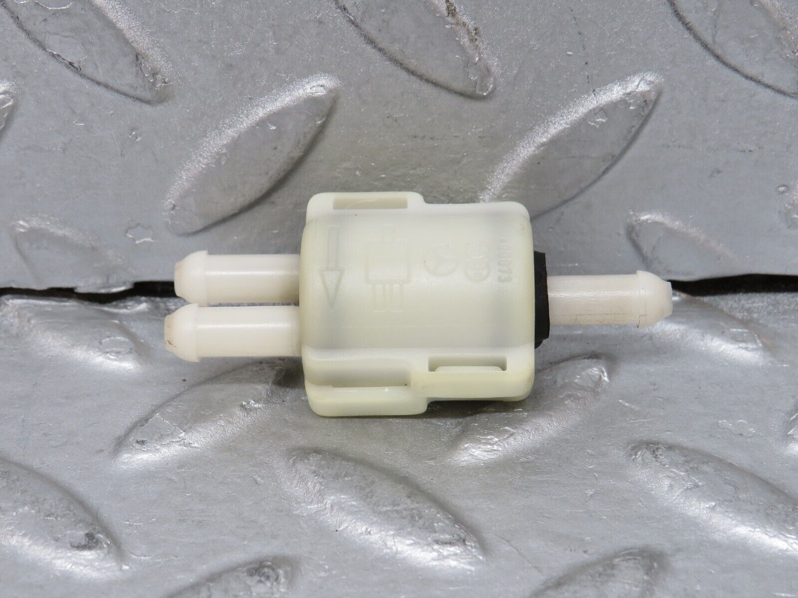 37753 Mercedes-Benz A124 320E Cabriolet Windscreen Washer Fluid Distributor