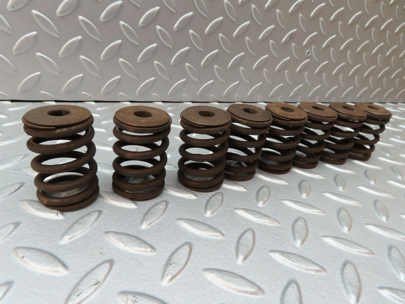 4014 Mercedes-Benz S123 200T Wagon Engine Valve Spring