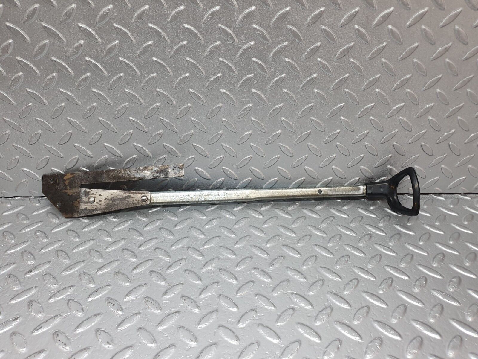 40792 Mercedes-Benz W123 300D Front Right Seat Sliding Adjust Handle