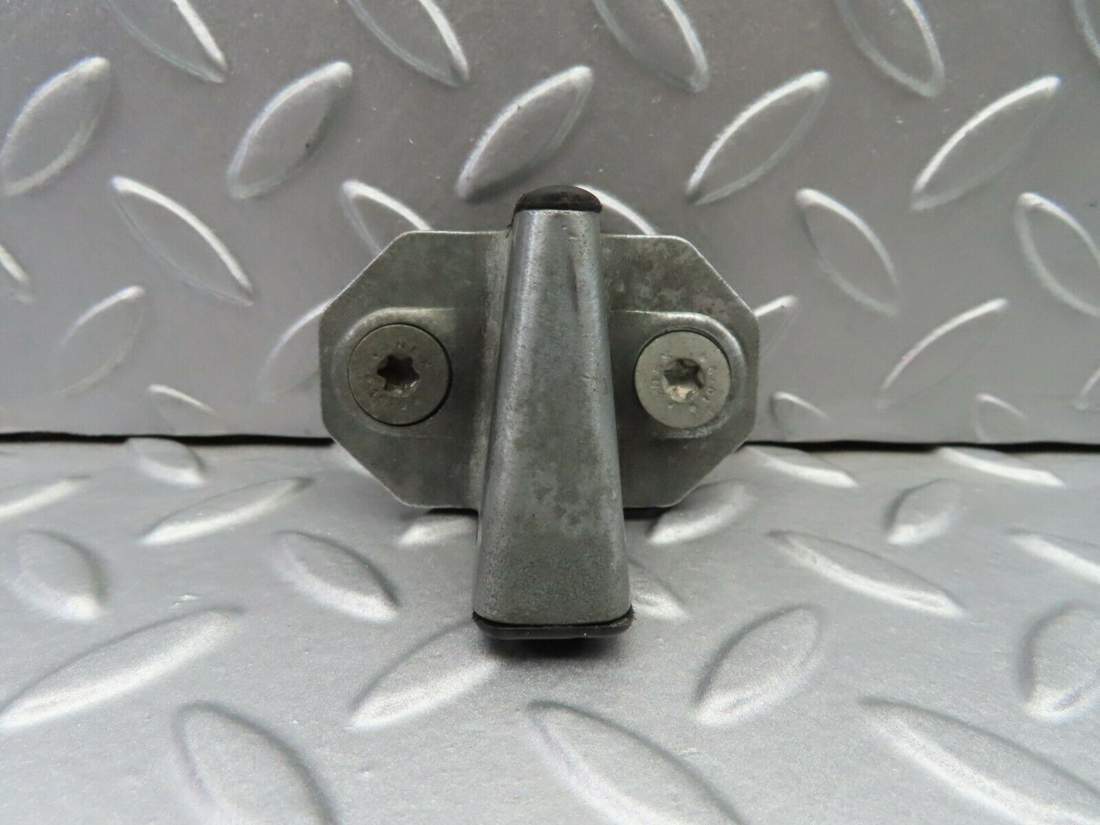 6757 Mercedes-Benz S124 E220 Wagon Door Lock Latch