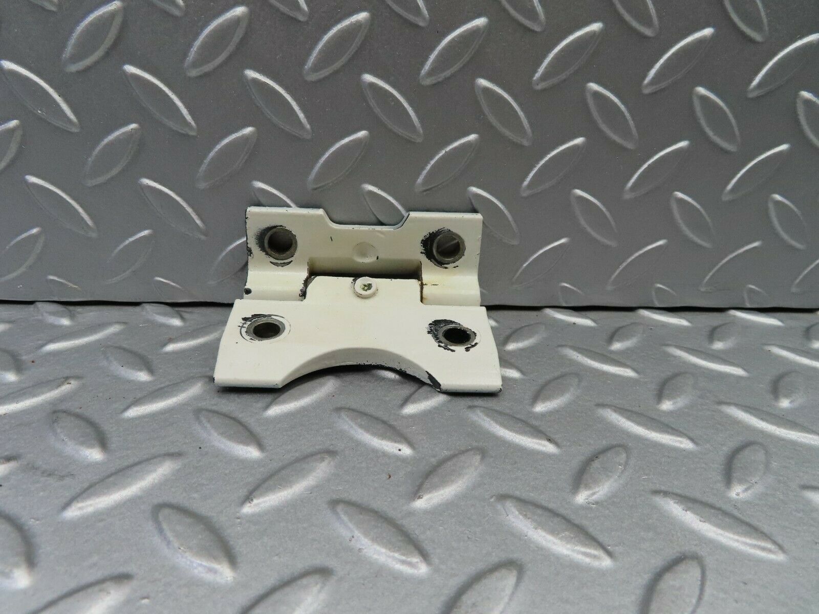 5845 Mercedes-Benz W123 200 Door Hinge 1237200037