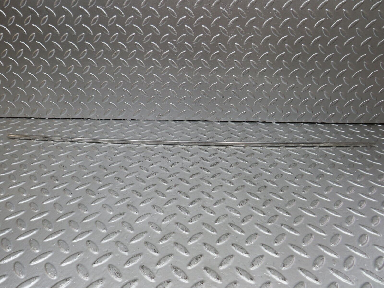 26360 Mercedes-Benz W116 450SE Sunroof Chrome Trim