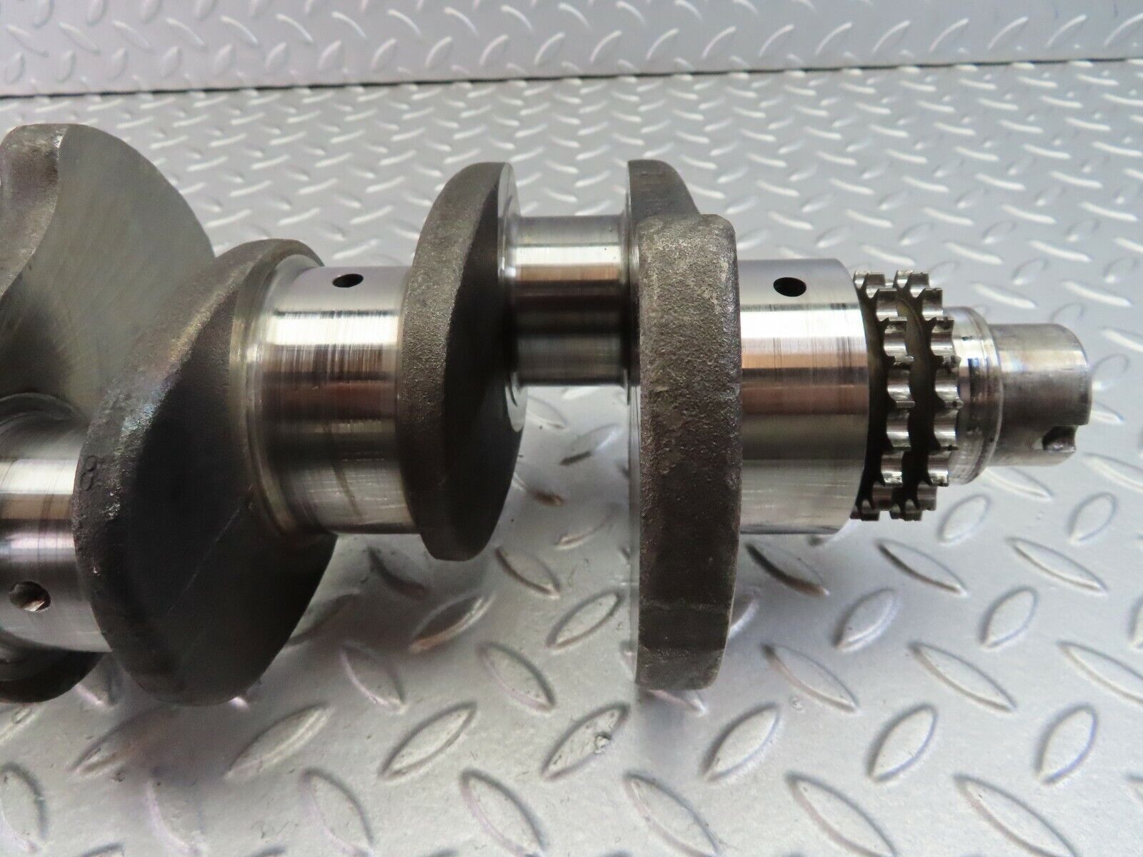 8039 Mercedes-Benz W115 220D Crankshaft OM615