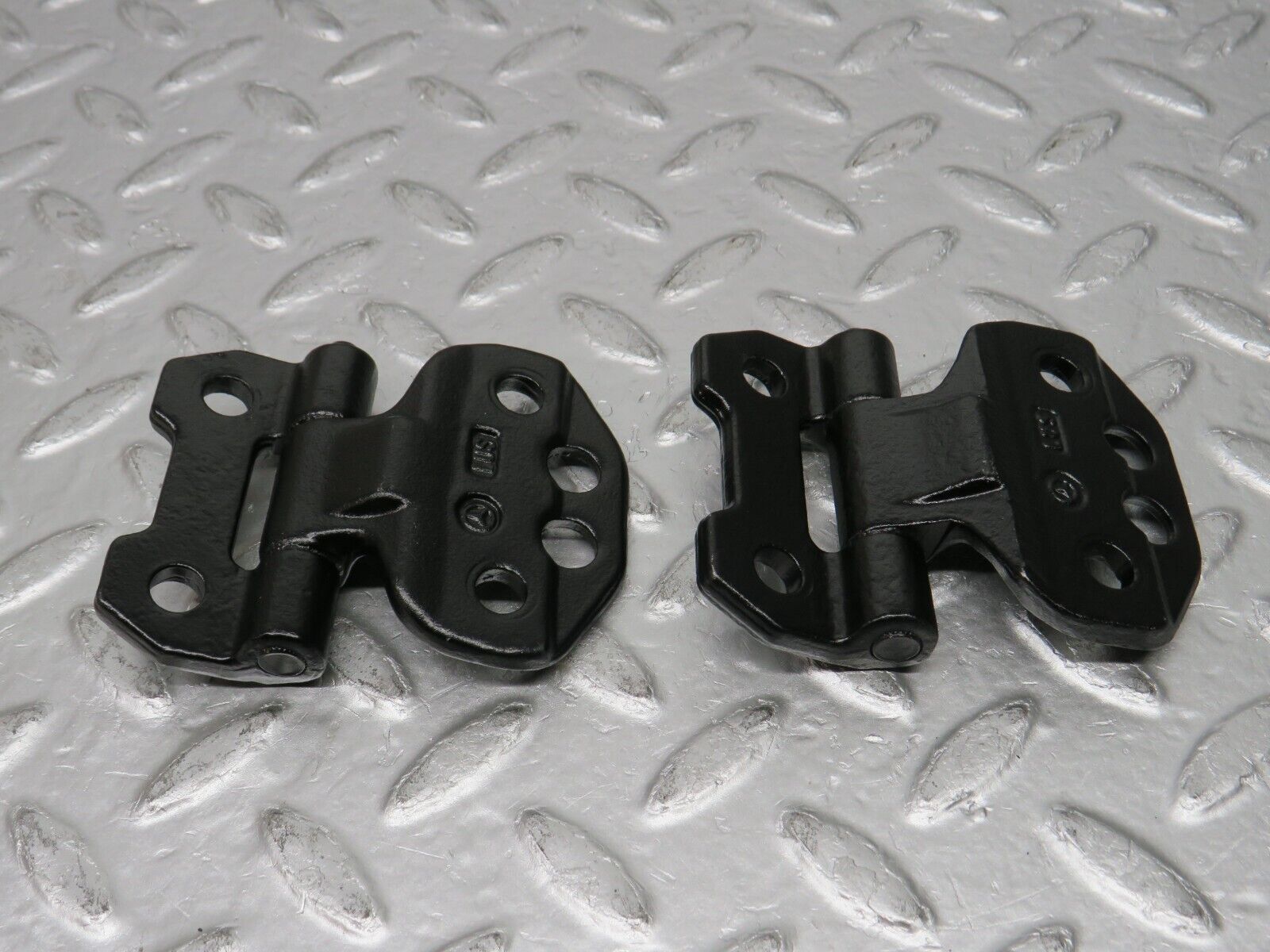 32558 Mercedes-Benz S124 300TE Wagon Door Hinge Left Side